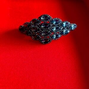 An ornate hair clip for women. Very lovely design and perfect for all occasions!